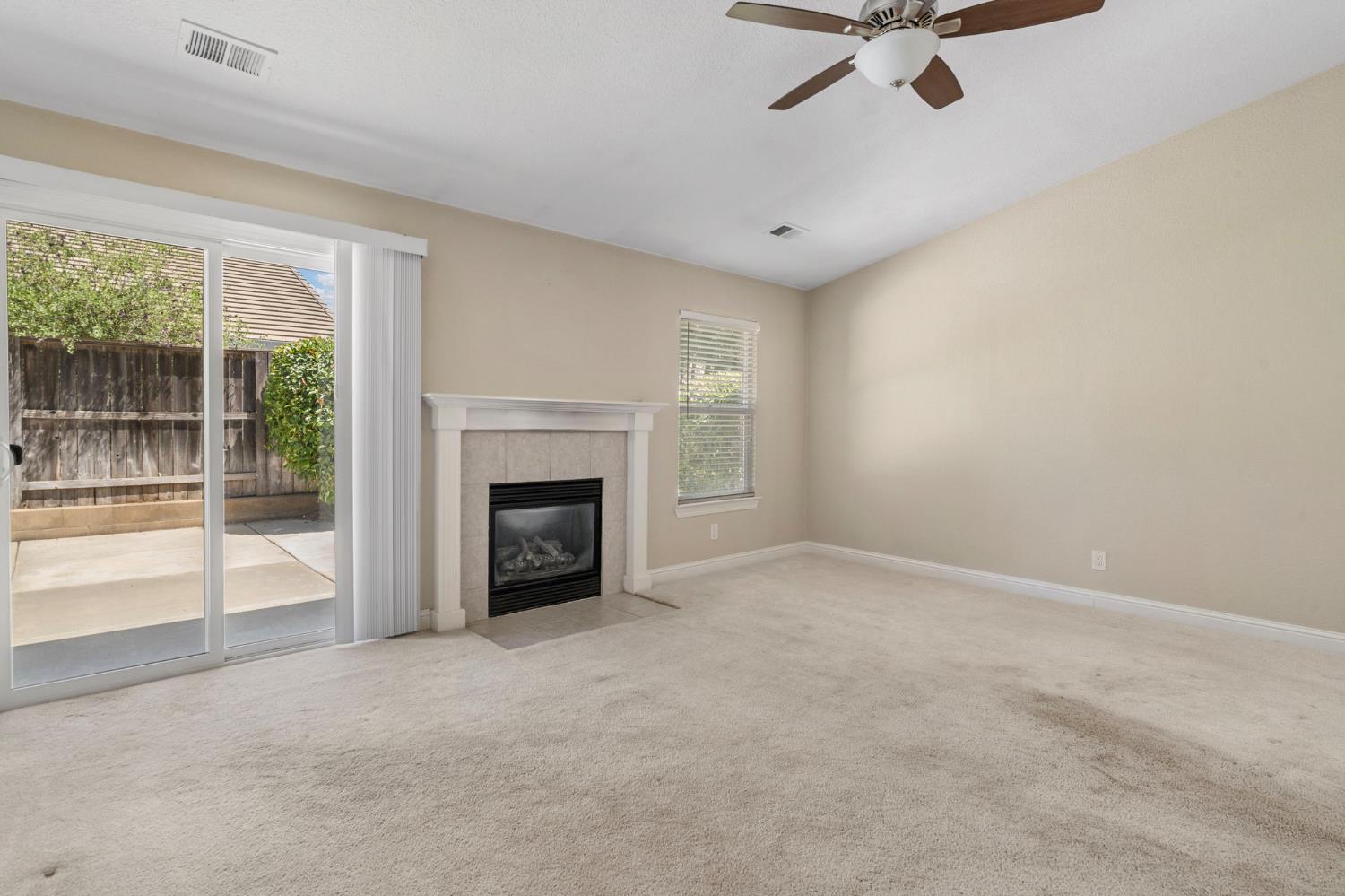 Detail Gallery Image 28 of 55 For 1925 Crystalwood Ln, Lodi,  CA 95242 - 3 Beds | 2 Baths