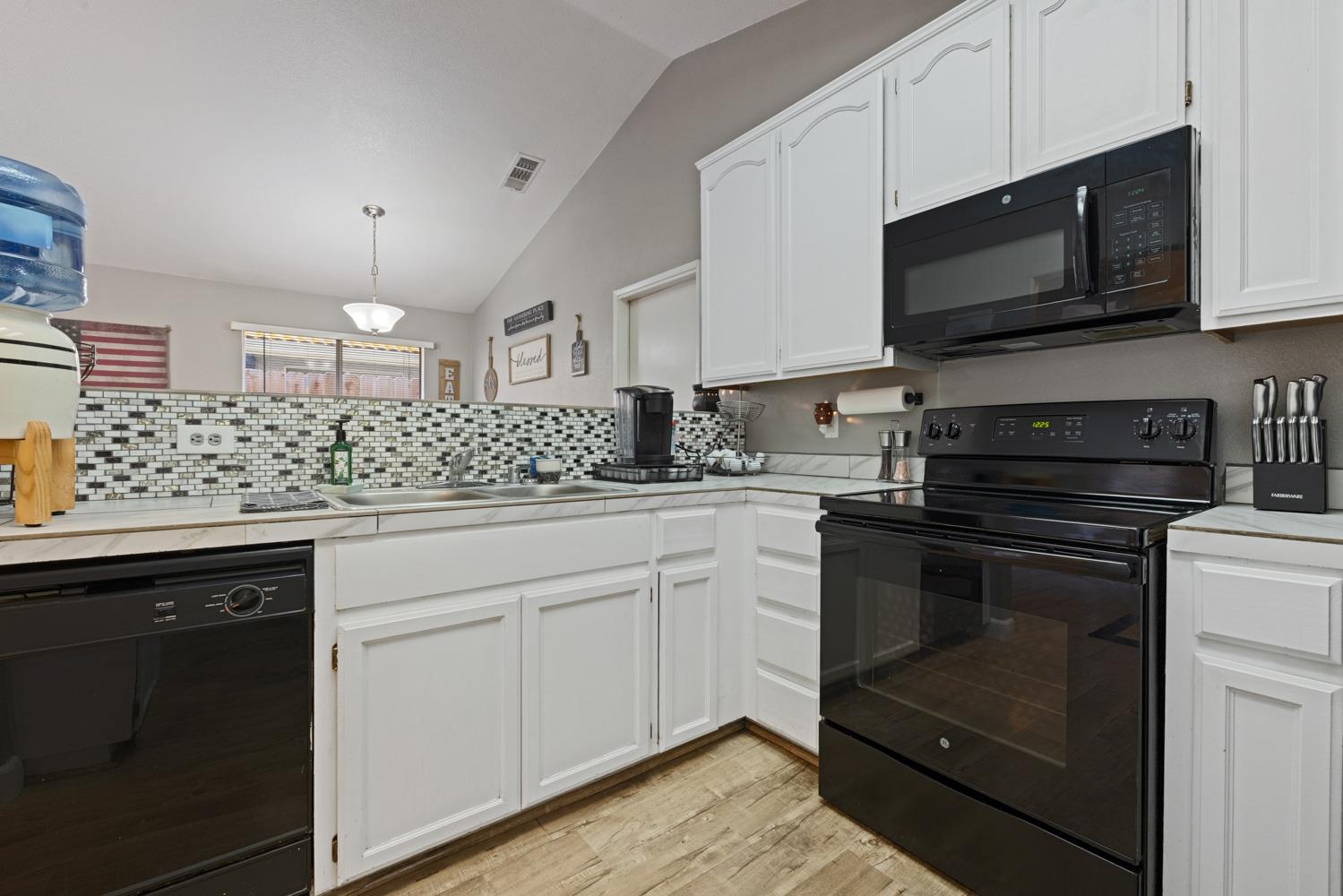 Detail Gallery Image 9 of 33 For 1112 La Mesa St, Escalon,  CA 95320 - 3 Beds | 2 Baths