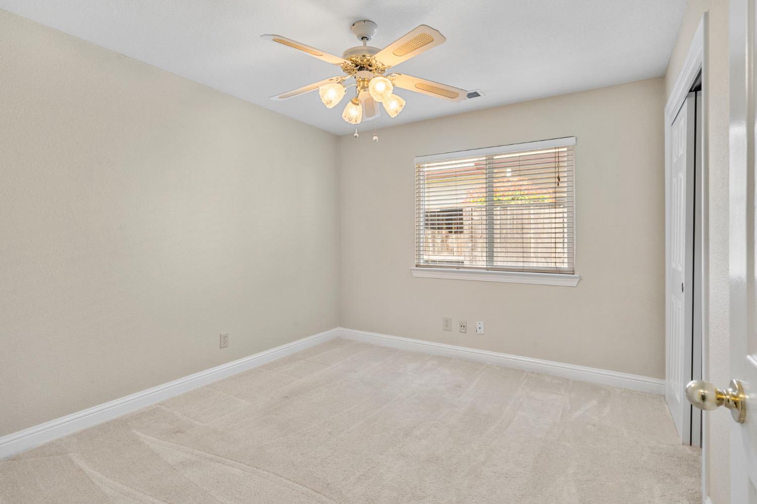 Detail Gallery Image 32 of 55 For 1925 Crystalwood Ln, Lodi,  CA 95242 - 3 Beds | 2 Baths