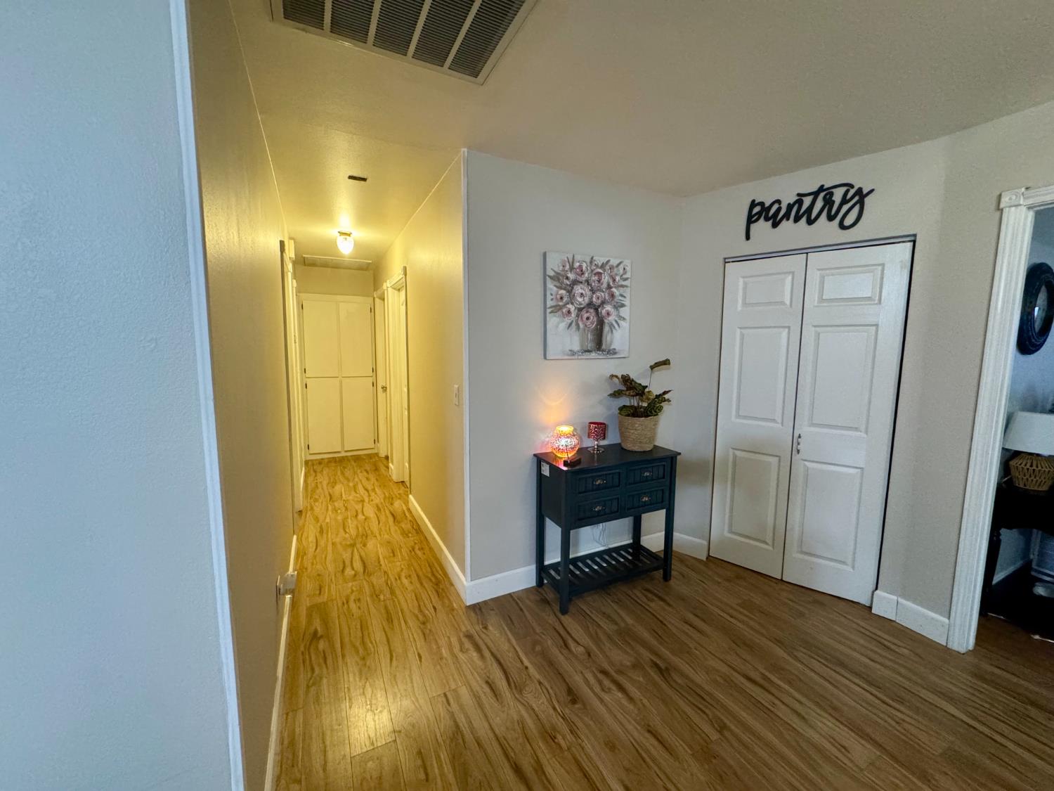 Detail Gallery Image 8 of 26 For 12936 Main St, Waterford,  CA 95386 - 3 Beds | 2 Baths