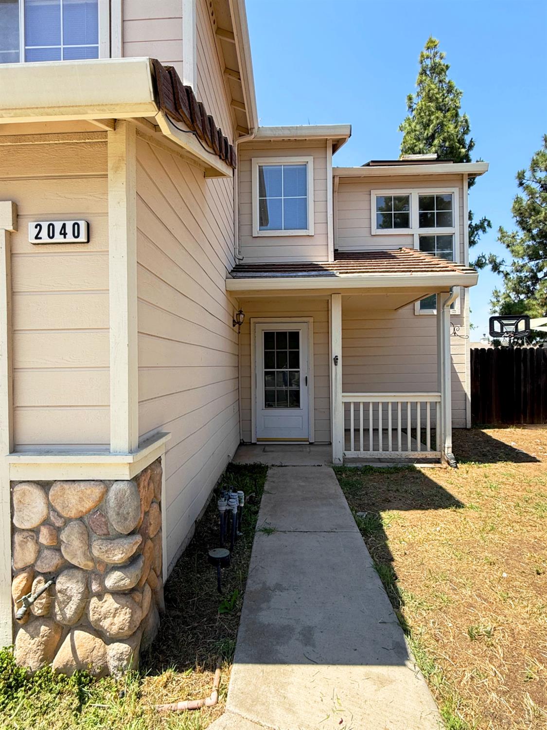 Detail Gallery Image 4 of 55 For 2040 Gordon Verner Cir, Stockton,  CA 95206 - 3 Beds | 2/1 Baths