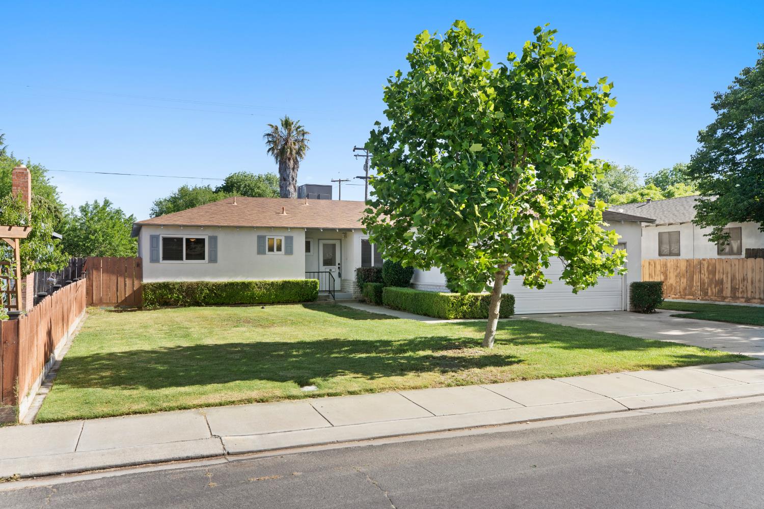 Detail Gallery Image 1 of 26 For 2001 Scott Ave, Modesto,  CA 95350 - 3 Beds | 2 Baths
