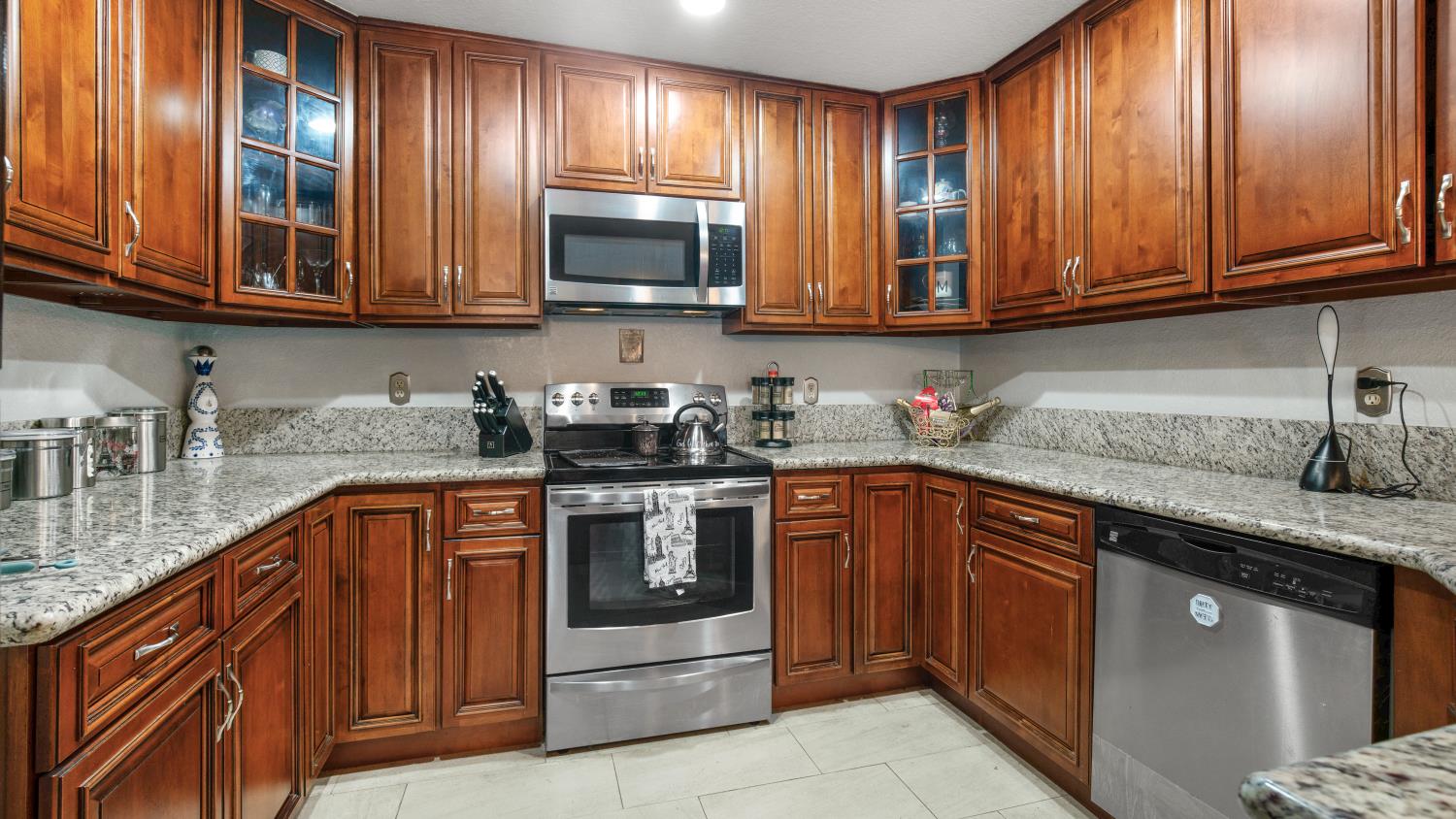 Detail Gallery Image 9 of 25 For 1628 Porter Way, Stockton,  CA 95207 - 2 Beds | 2 Baths