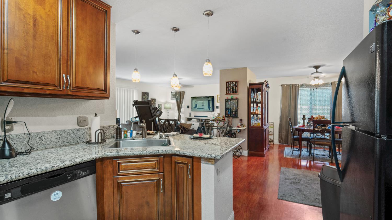 Detail Gallery Image 10 of 25 For 1628 Porter Way, Stockton,  CA 95207 - 2 Beds | 2 Baths