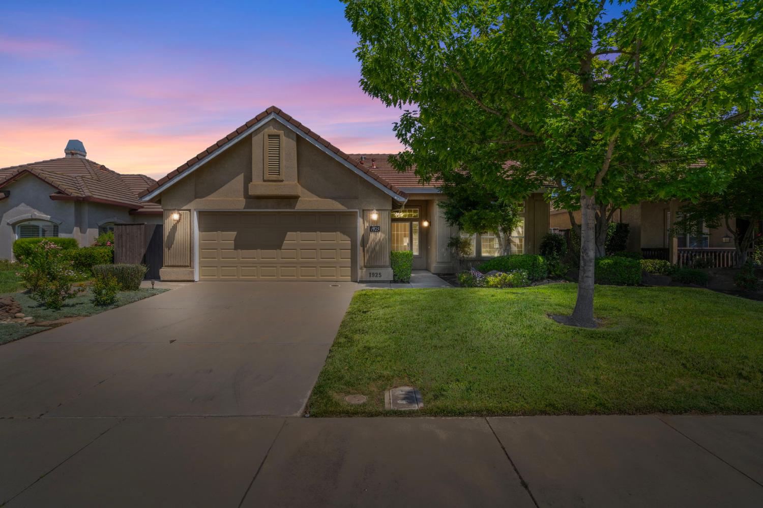 Detail Gallery Image 1 of 55 For 1925 Crystalwood Ln, Lodi,  CA 95242 - 3 Beds | 2 Baths
