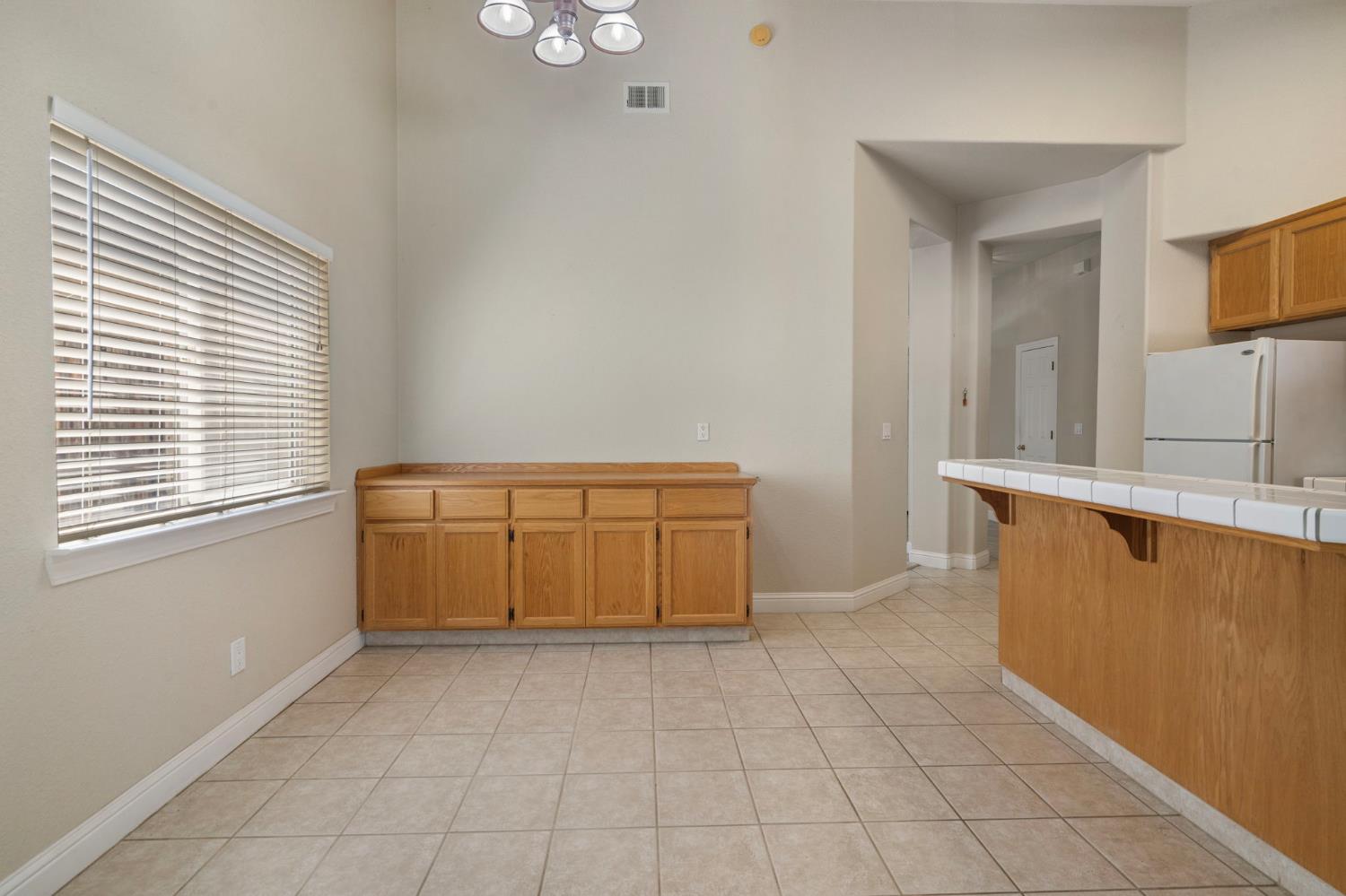 Detail Gallery Image 22 of 55 For 1925 Crystalwood Ln, Lodi,  CA 95242 - 3 Beds | 2 Baths