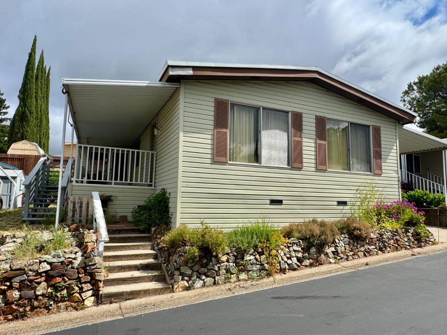Detail Gallery Image 1 of 37 For 1624 Tulip Cir, Auburn,  CA 95603 - 3 Beds | 2 Baths