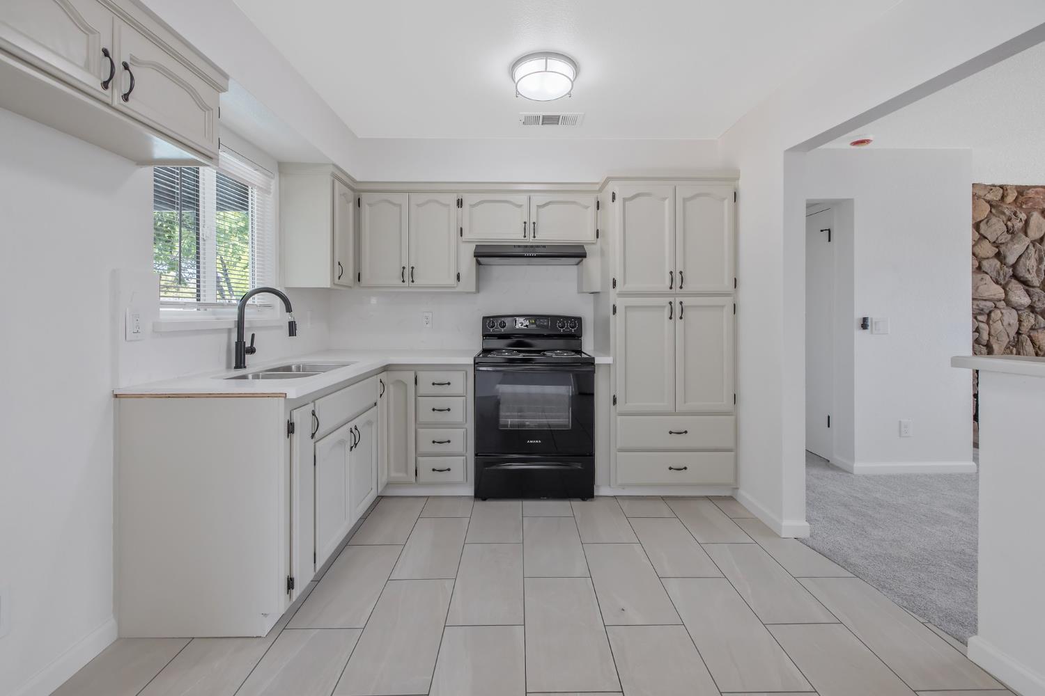 Detail Gallery Image 13 of 43 For 955 W San Gabriel Ave, Clovis,  CA 93612 - 2 Beds | 1 Baths