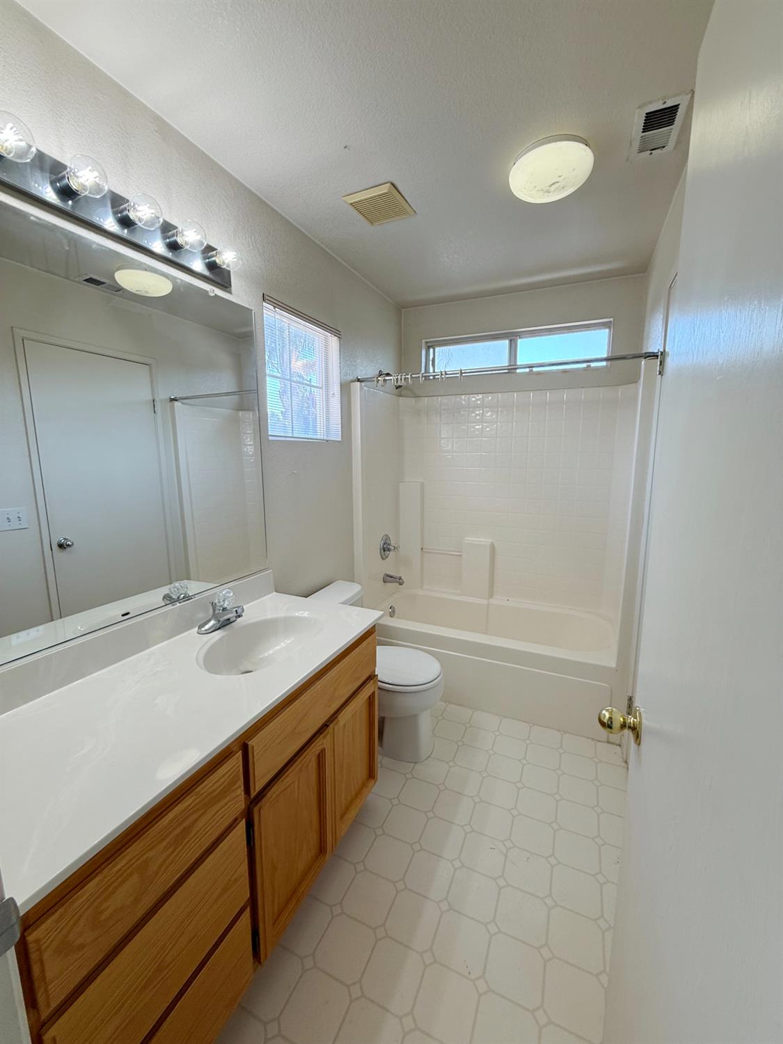 Detail Gallery Image 45 of 55 For 2040 Gordon Verner Cir, Stockton,  CA 95206 - 3 Beds | 2/1 Baths