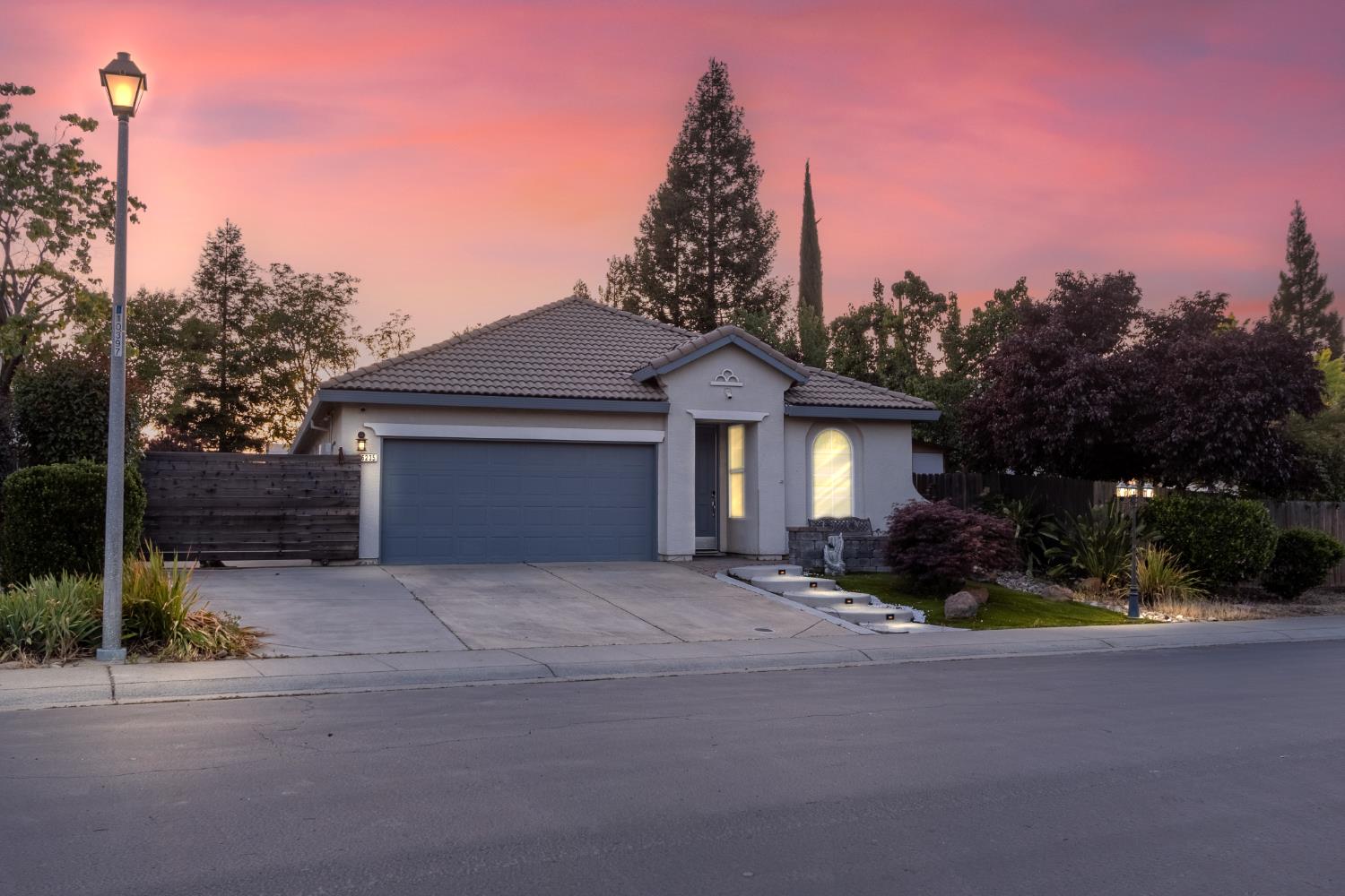 Detail Gallery Image 1 of 46 For 6235 Flamingo Way, Rocklin,  CA 95765 - 3 Beds | 2 Baths