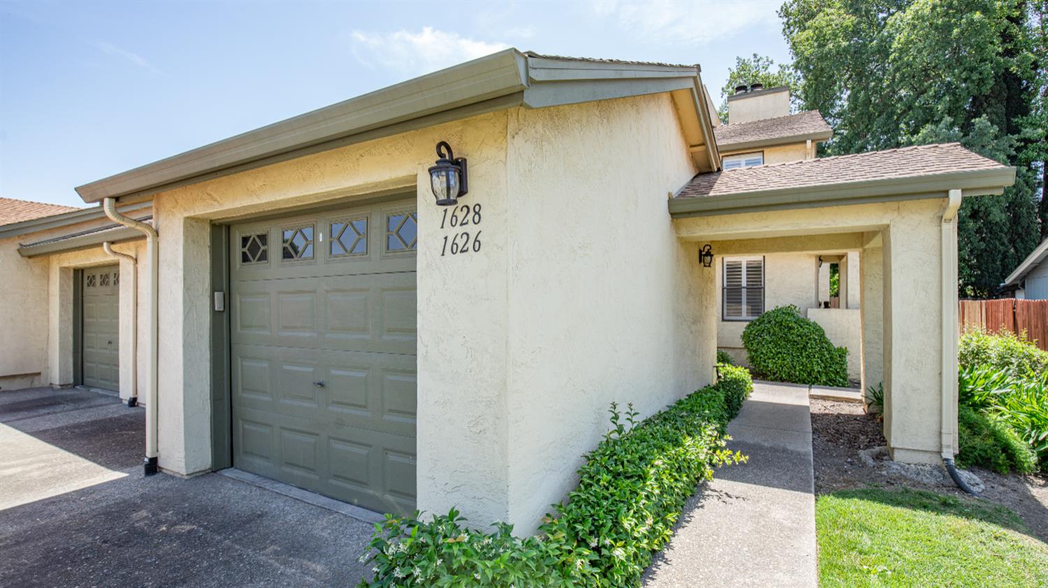 Detail Gallery Image 3 of 25 For 1628 Porter Way, Stockton,  CA 95207 - 2 Beds | 2 Baths