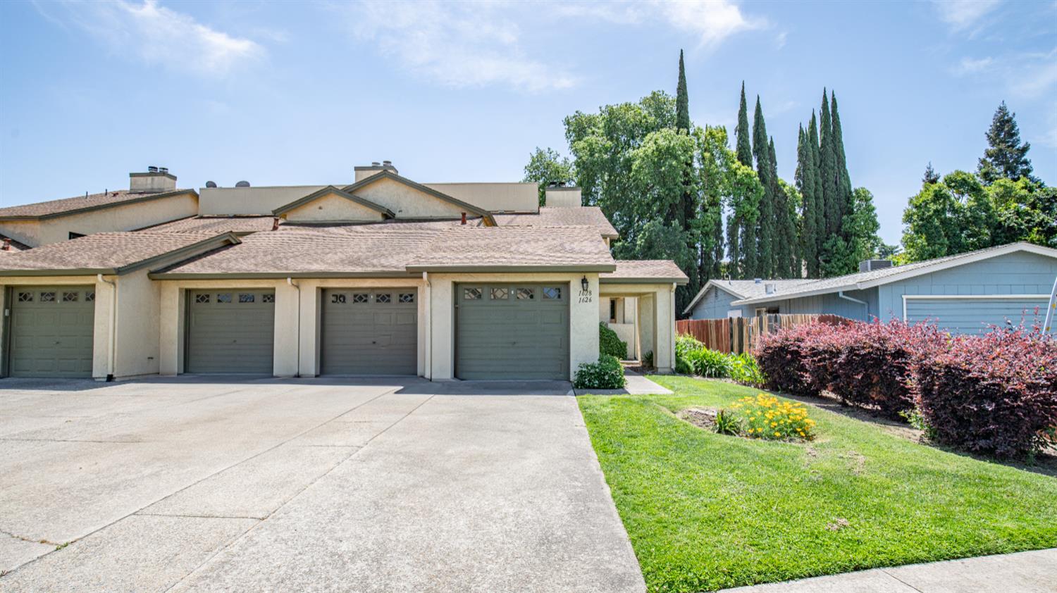 Detail Gallery Image 2 of 25 For 1628 Porter Way, Stockton,  CA 95207 - 2 Beds | 2 Baths
