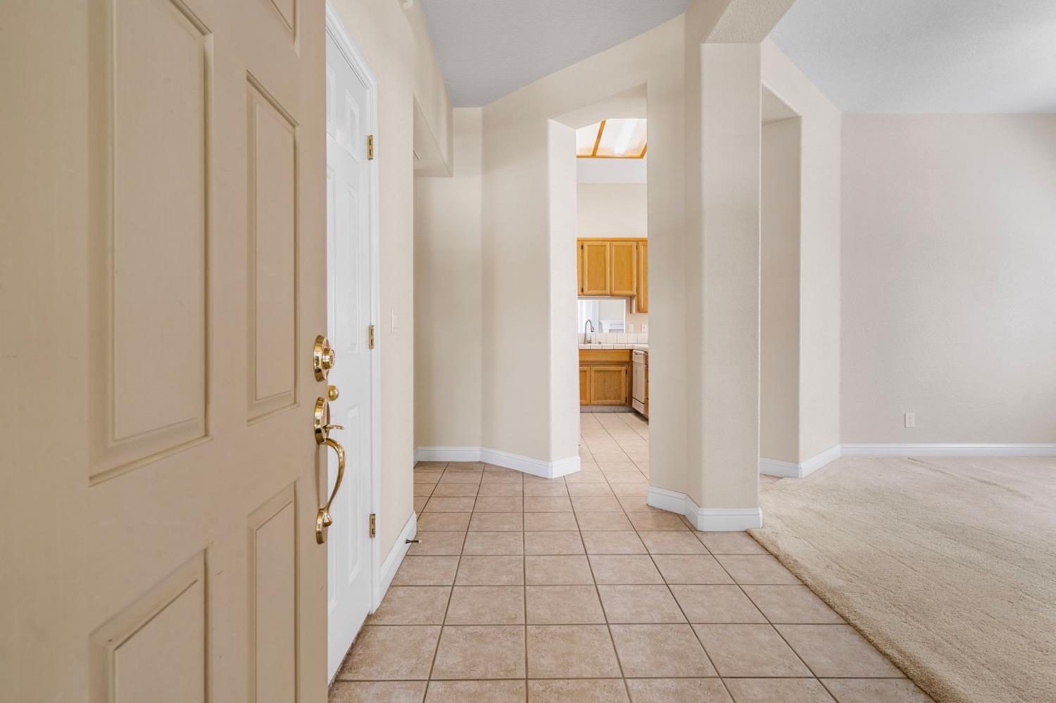 Detail Gallery Image 8 of 55 For 1925 Crystalwood Ln, Lodi,  CA 95242 - 3 Beds | 2 Baths
