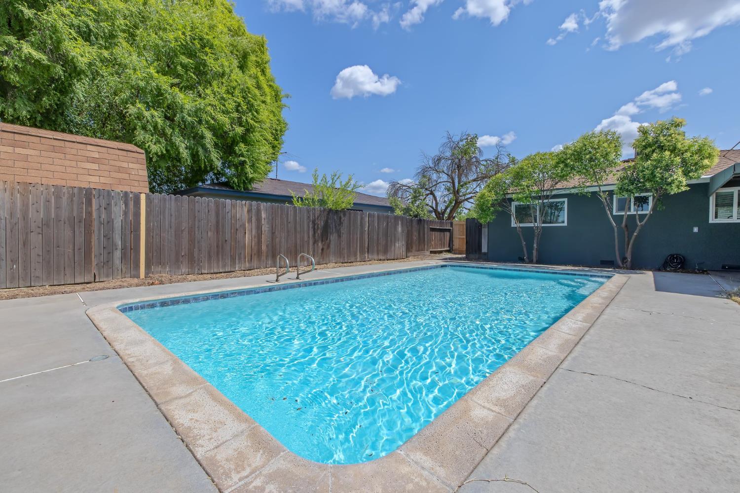 Detail Gallery Image 2 of 43 For 955 W San Gabriel Ave, Clovis,  CA 93612 - 2 Beds | 1 Baths