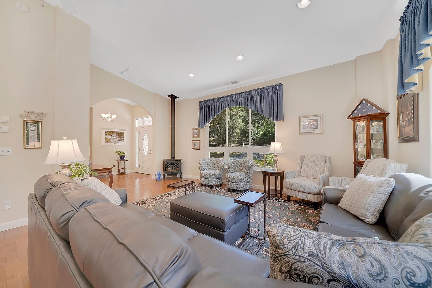Detail Gallery Image 14 of 71 For 18777 Sugar Pine Dr S, Pine Grove,  CA 95665 - 3 Beds | 2/1 Baths