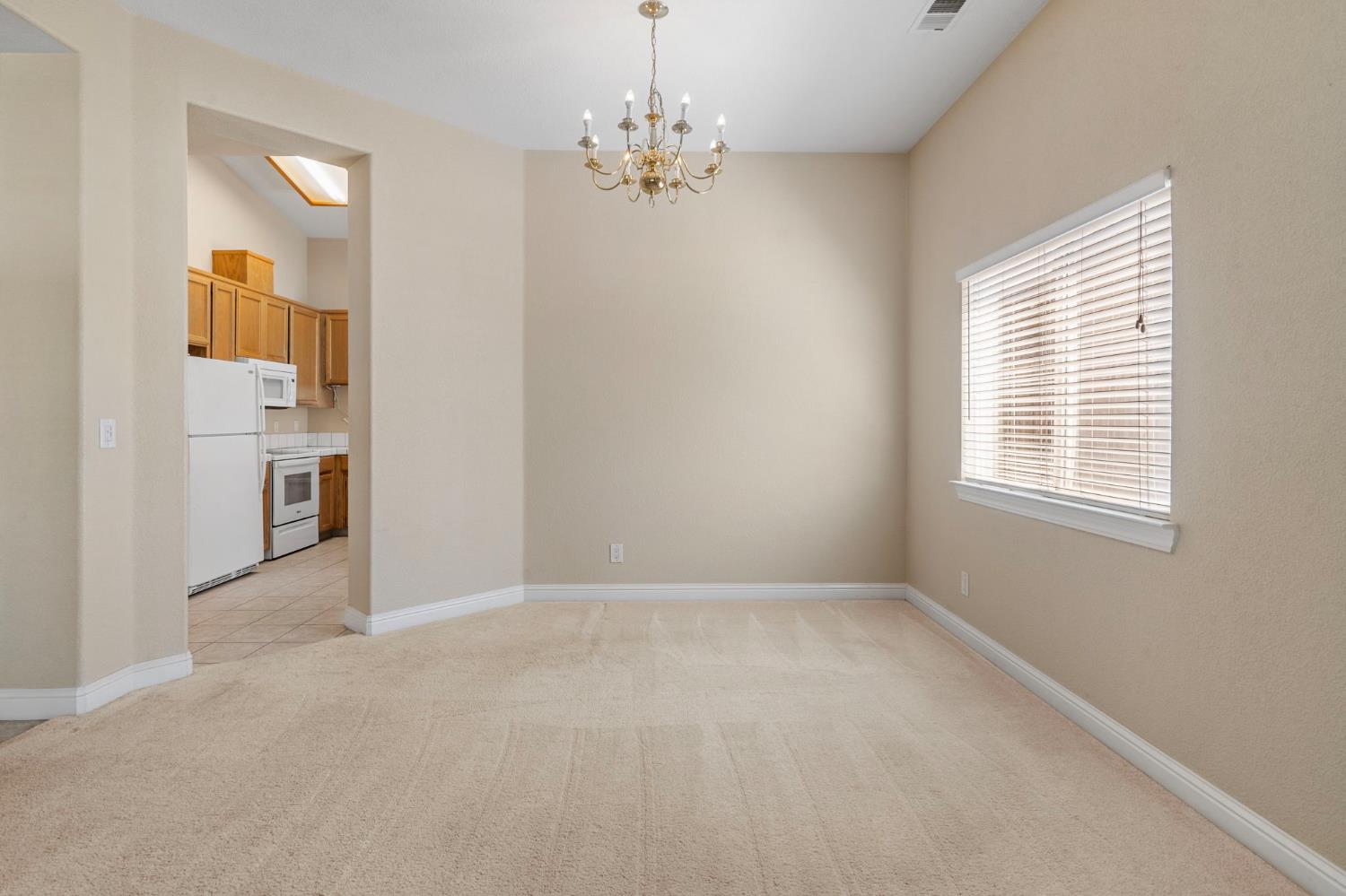 Detail Gallery Image 14 of 55 For 1925 Crystalwood Ln, Lodi,  CA 95242 - 3 Beds | 2 Baths