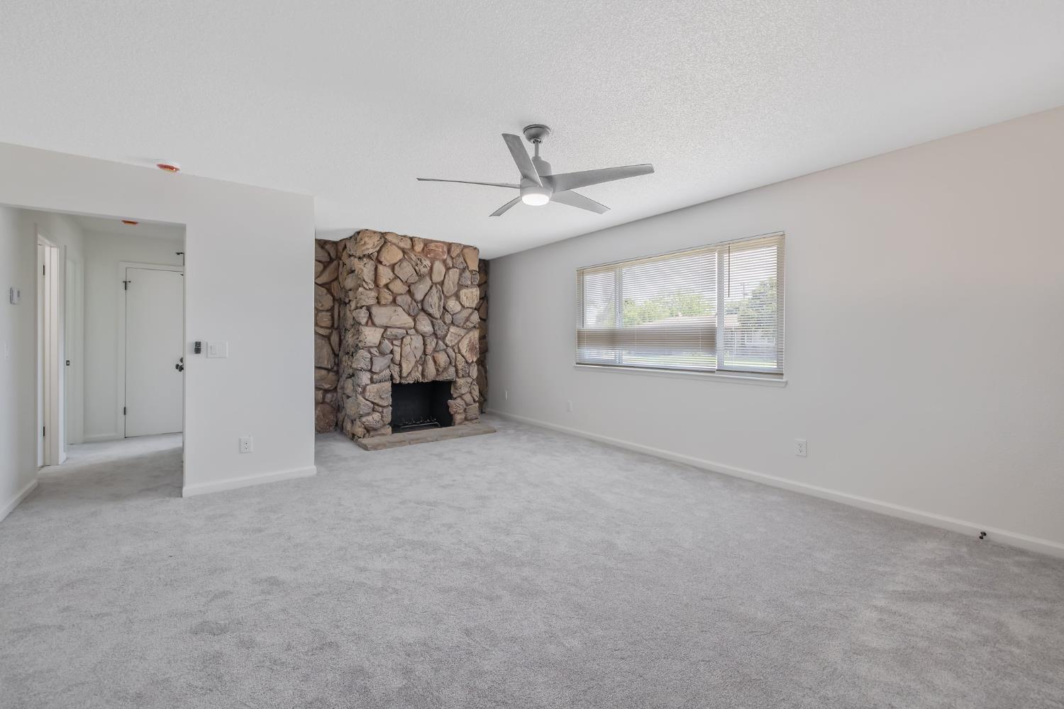 Detail Gallery Image 11 of 43 For 955 W San Gabriel Ave, Clovis,  CA 93612 - 2 Beds | 1 Baths