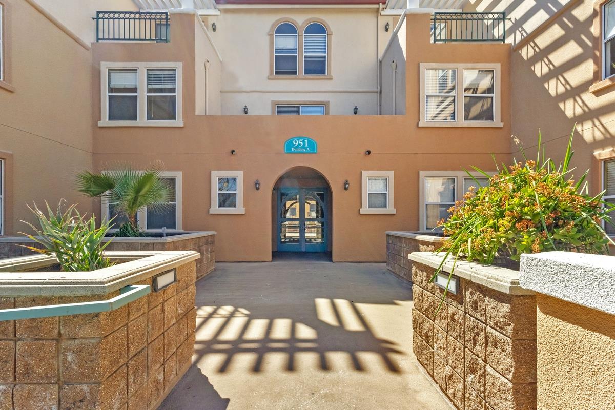 Detail Gallery Image 2 of 23 For 951 S 12th #301,  San Jose,  CA 95112 - 2 Beds | 2 Baths