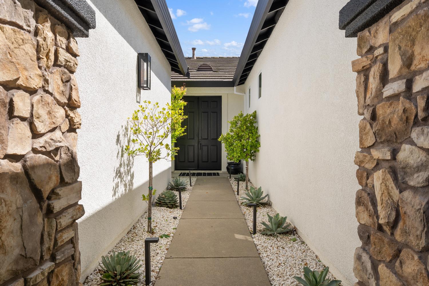 Detail Gallery Image 3 of 50 For 2356 Staxton Cir, Roseville,  CA 95747 - 3 Beds | 2 Baths