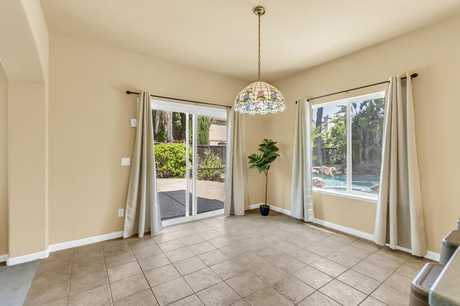 Detail Gallery Image 23 of 90 For 3435 Sierra Meadow Ct, Elk Grove,  CA 95758 - 6 Beds | 3 Baths