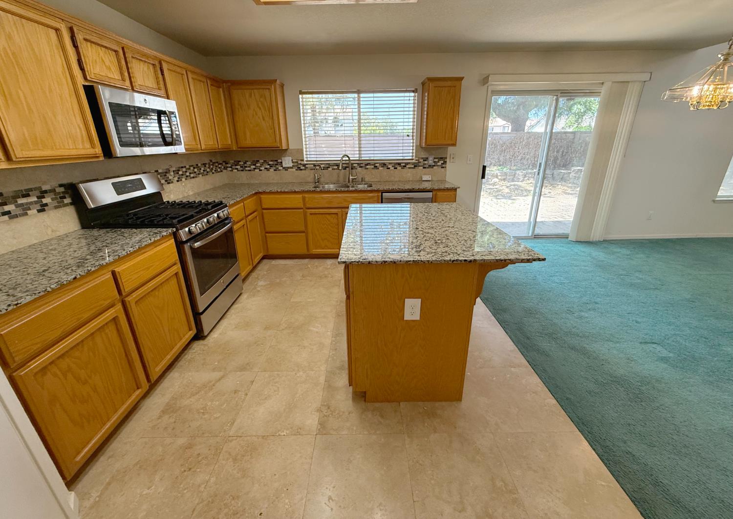 Detail Gallery Image 19 of 55 For 2040 Gordon Verner Cir, Stockton,  CA 95206 - 3 Beds | 2/1 Baths