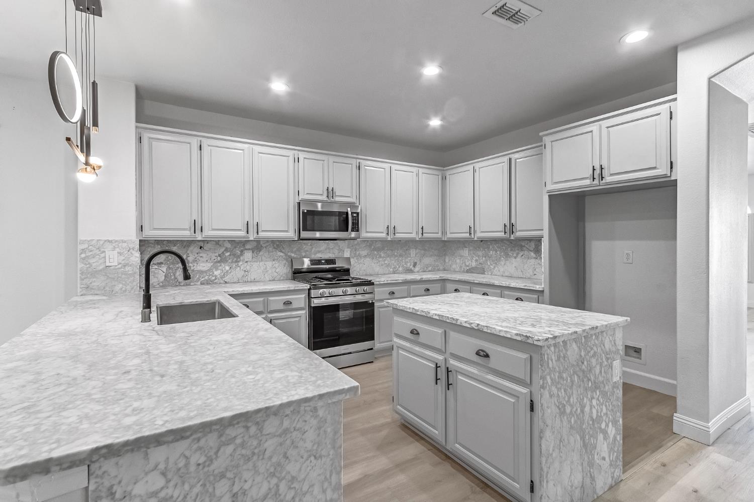 Detail Gallery Image 13 of 46 For 6235 Flamingo Way, Rocklin,  CA 95765 - 3 Beds | 2 Baths