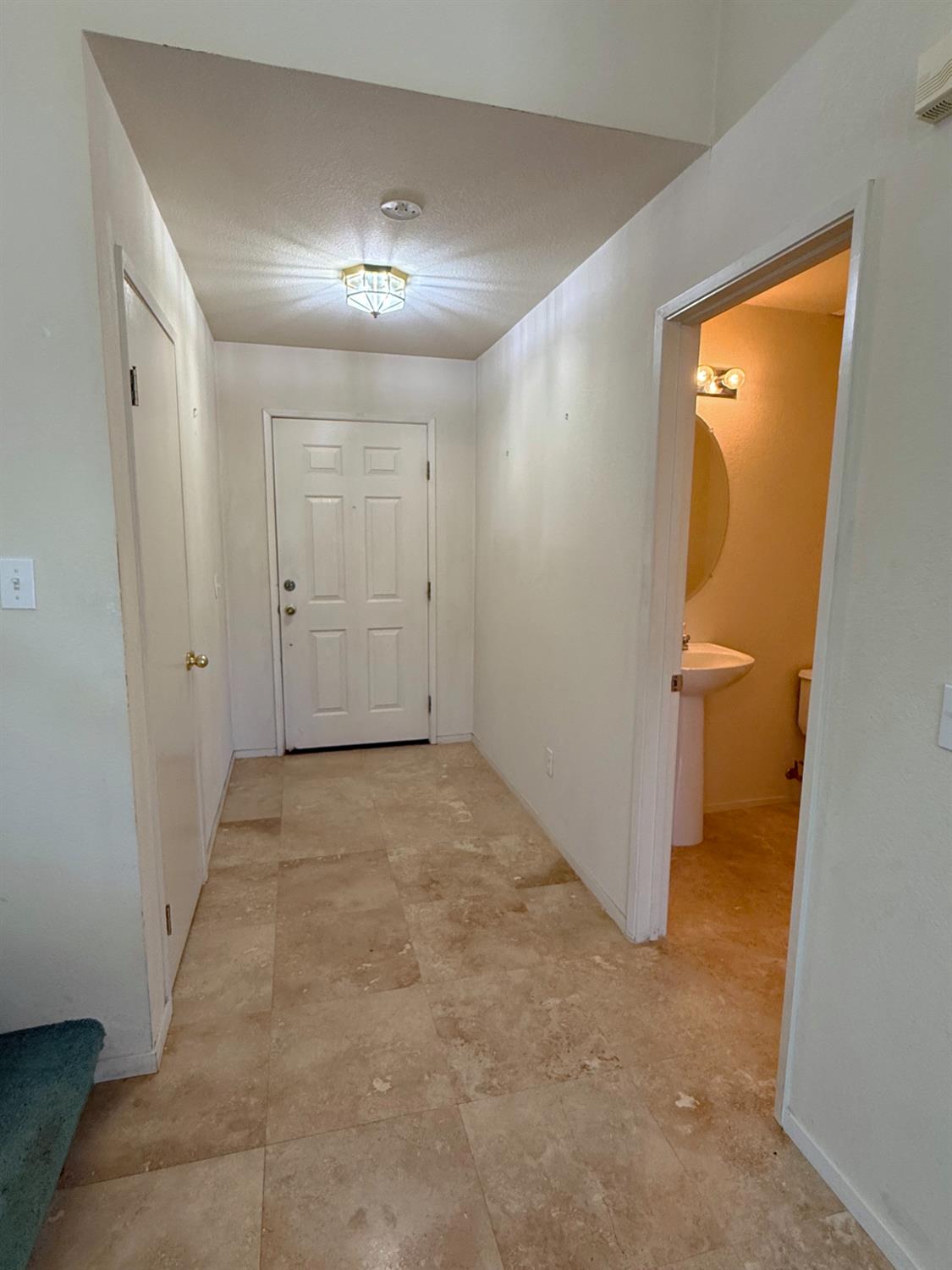Detail Gallery Image 9 of 55 For 2040 Gordon Verner Cir, Stockton,  CA 95206 - 3 Beds | 2/1 Baths