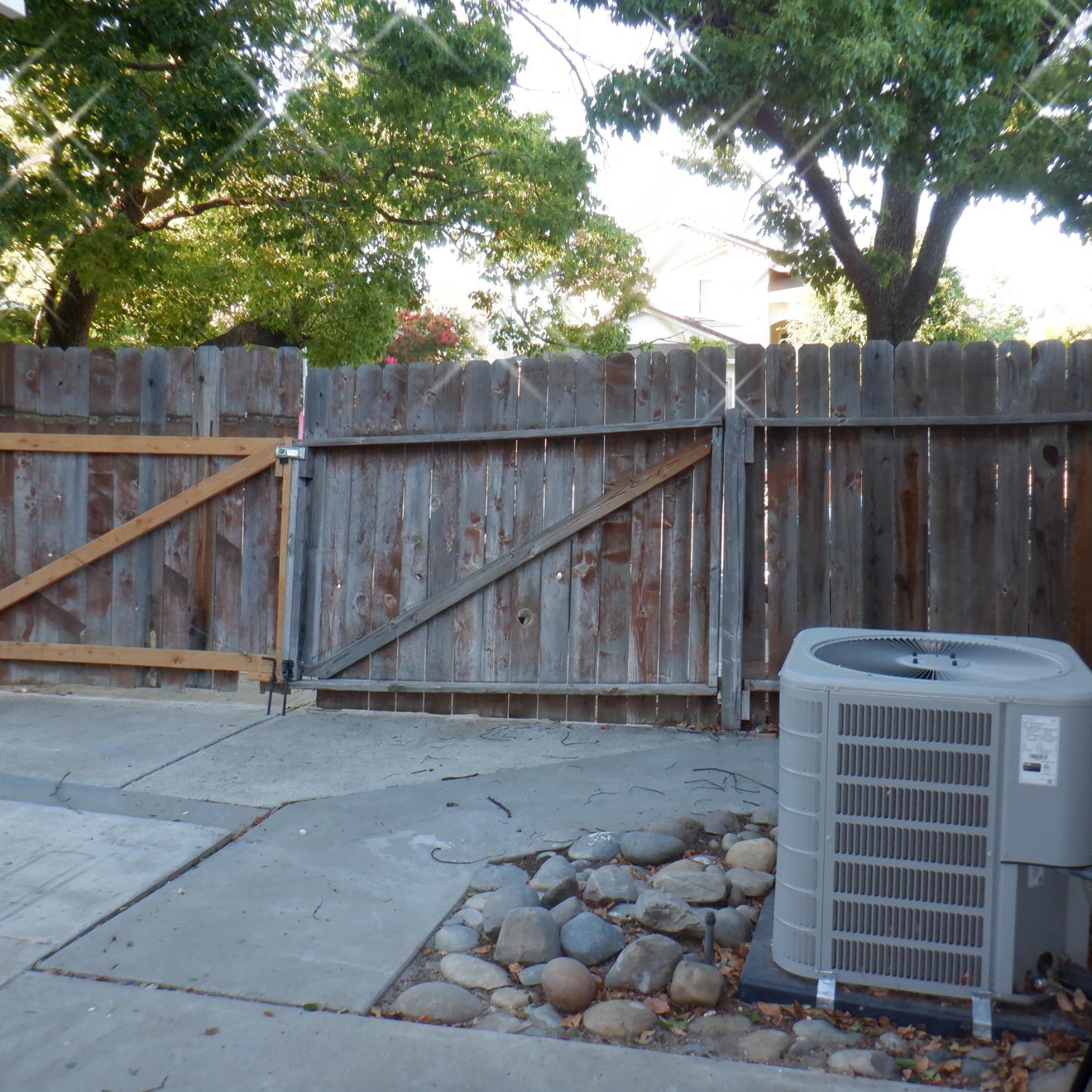 Detail Gallery Image 14 of 19 For 8425 Vintage Park Dr., Sacramento,  CA 95828 - 3 Beds | 2 Baths