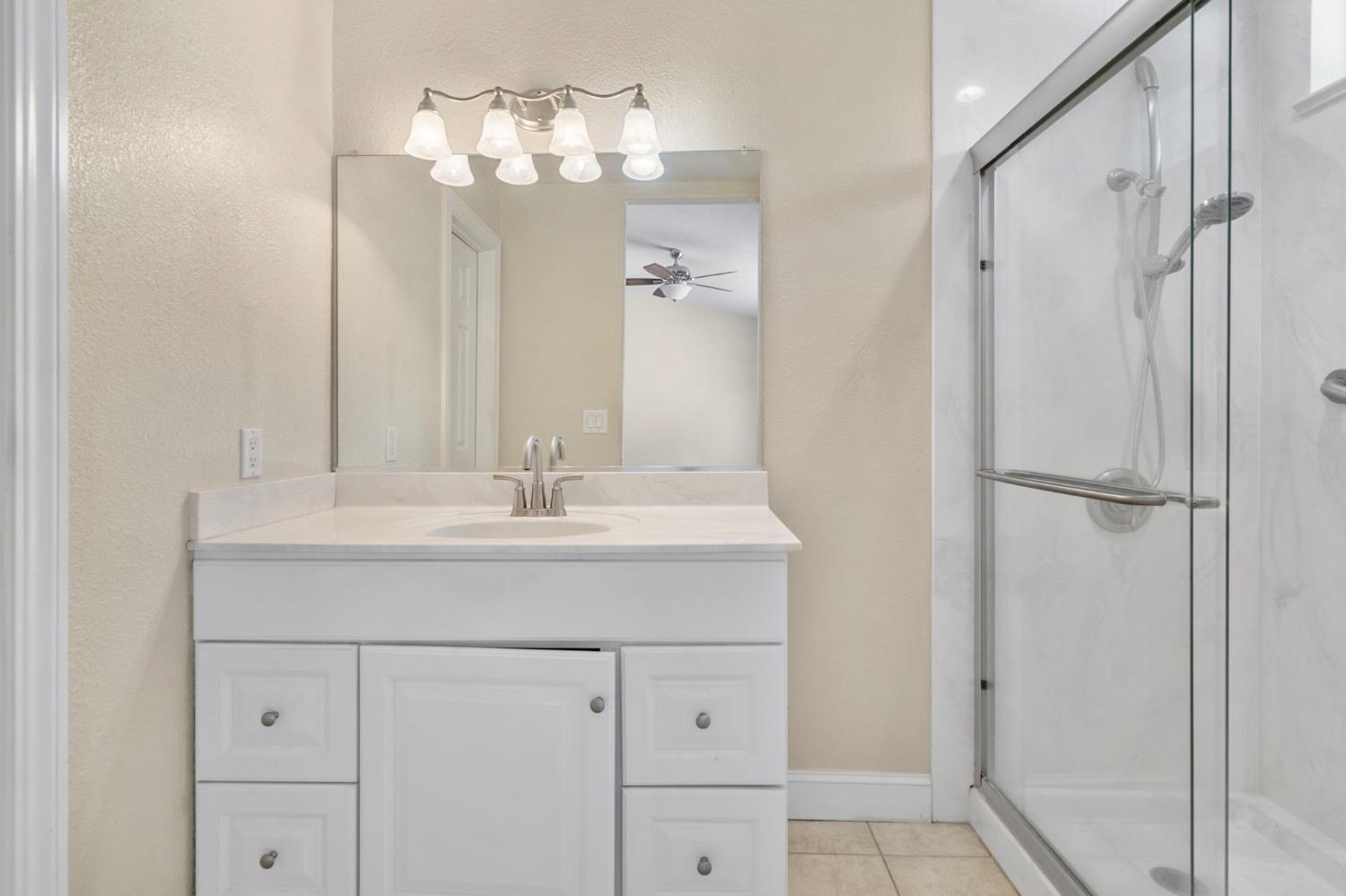 Detail Gallery Image 39 of 55 For 1925 Crystalwood Ln, Lodi,  CA 95242 - 3 Beds | 2 Baths