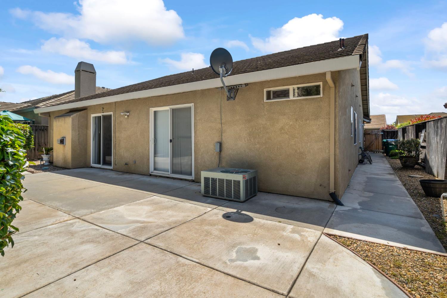 Detail Gallery Image 43 of 55 For 1925 Crystalwood Ln, Lodi,  CA 95242 - 3 Beds | 2 Baths