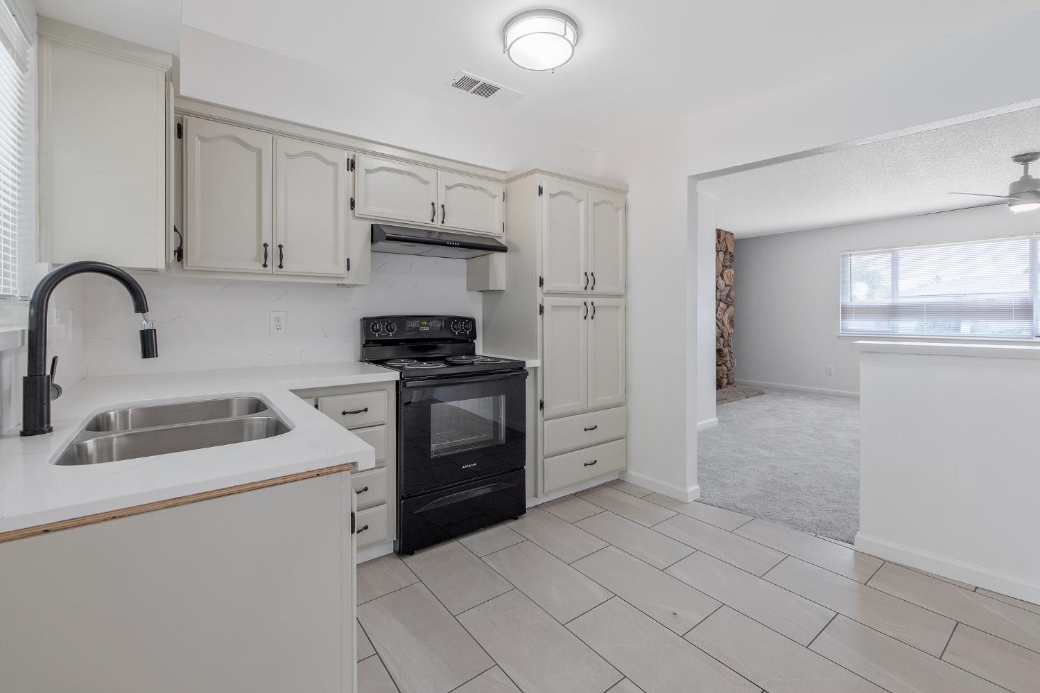 Detail Gallery Image 14 of 43 For 955 W San Gabriel Ave, Clovis,  CA 93612 - 2 Beds | 1 Baths