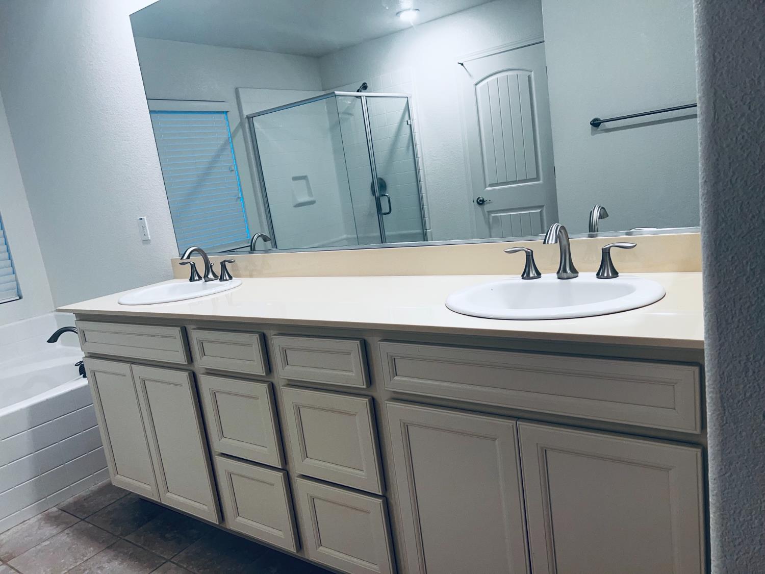 Detail Gallery Image 9 of 16 For 2560 Greg Jarvis Ave, Sacramento,  CA 95834 - 3 Beds | 2/1 Baths
