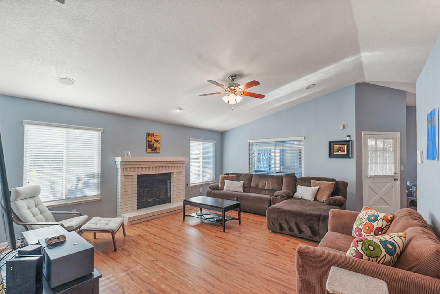 Detail Gallery Image 3 of 40 For 3887 Paula Ct, Turlock,  CA 95382 - 4 Beds | 2 Baths