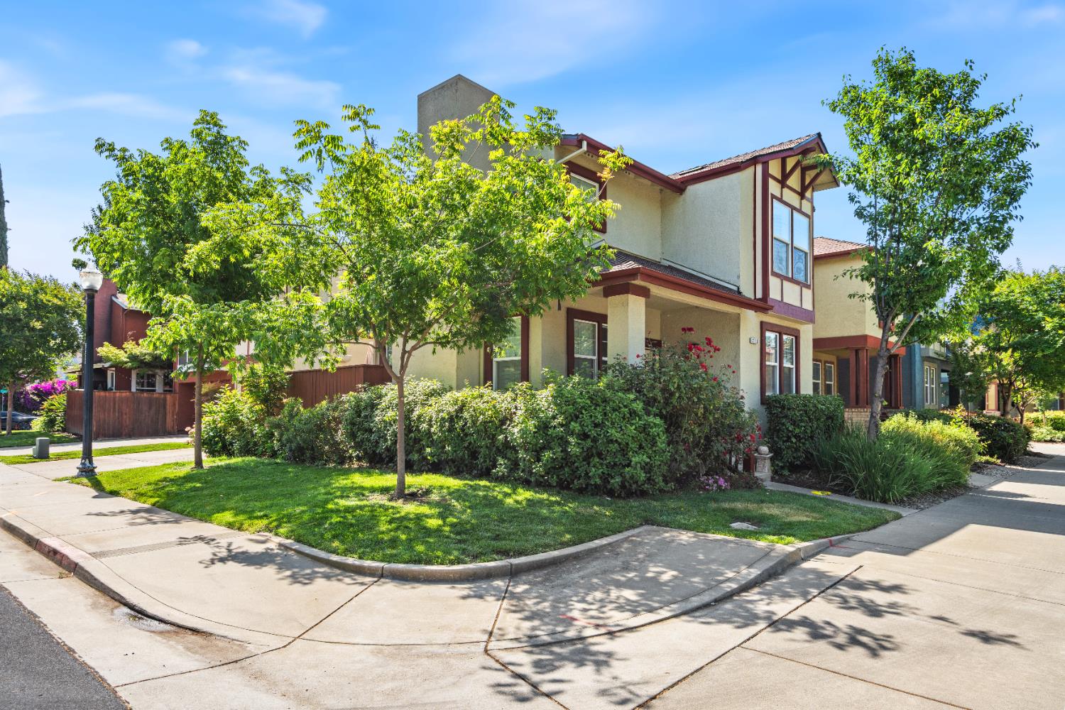 Detail Gallery Image 1 of 31 For 213 Washington Pl, West Sacramento,  CA 95605 - 3 Beds | 2/1 Baths