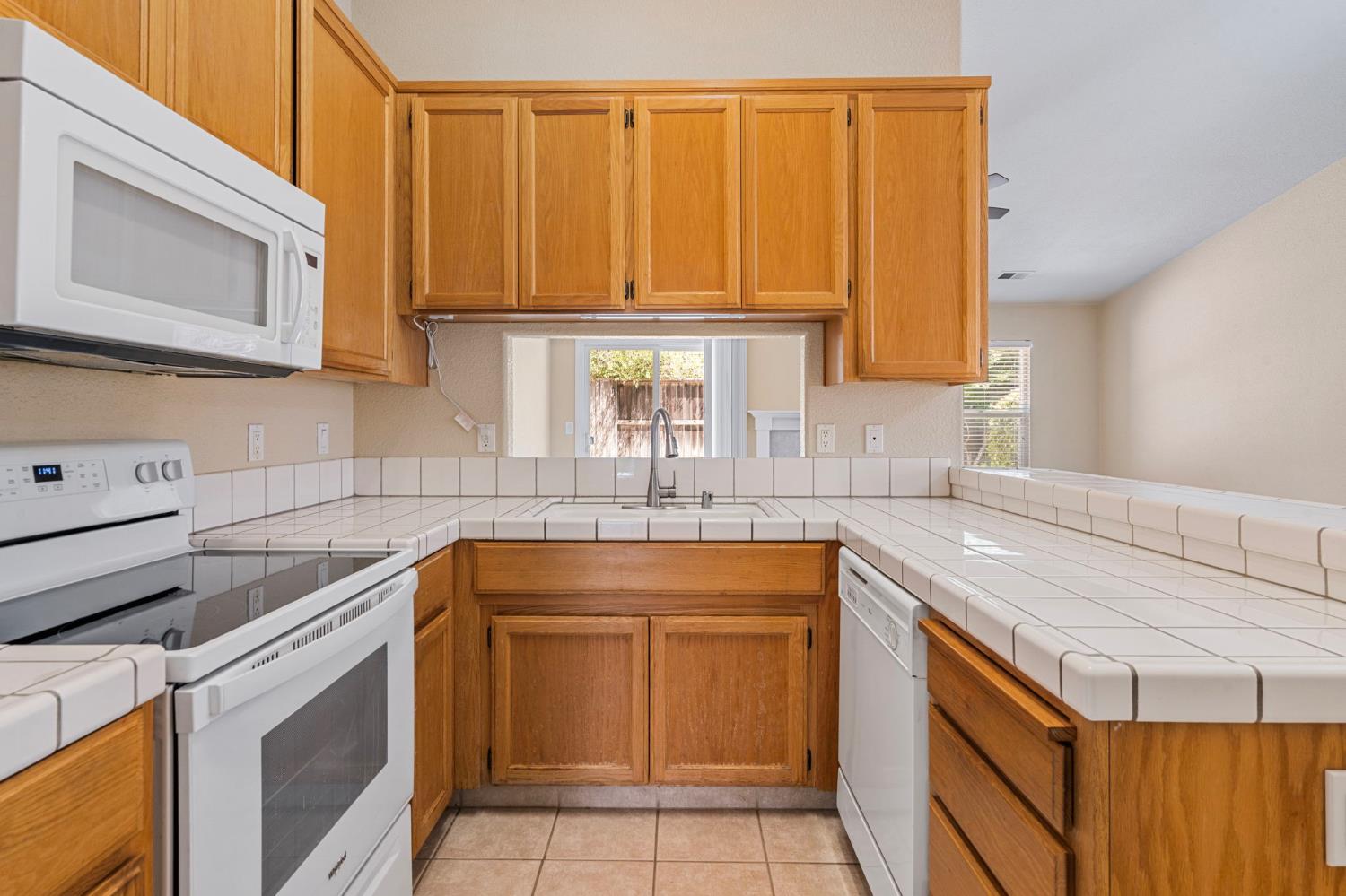 Detail Gallery Image 16 of 55 For 1925 Crystalwood Ln, Lodi,  CA 95242 - 3 Beds | 2 Baths