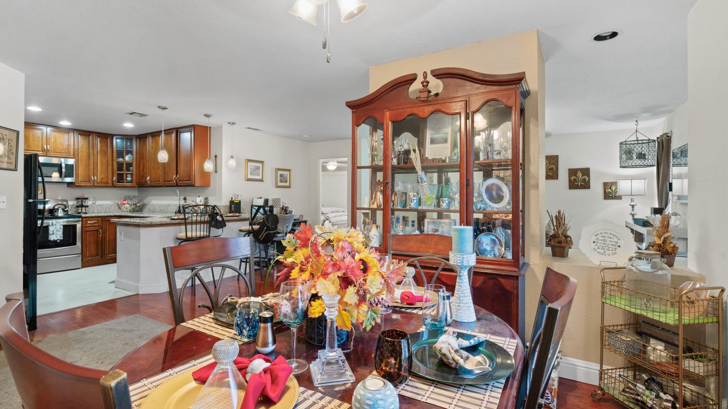 Detail Gallery Image 8 of 25 For 1628 Porter Way, Stockton,  CA 95207 - 2 Beds | 2 Baths