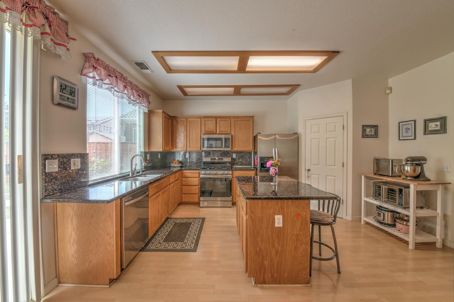 Detail Gallery Image 11 of 30 For 4208 Heritage Dr, Modesto,  CA 95356 - 4 Beds | 3 Baths