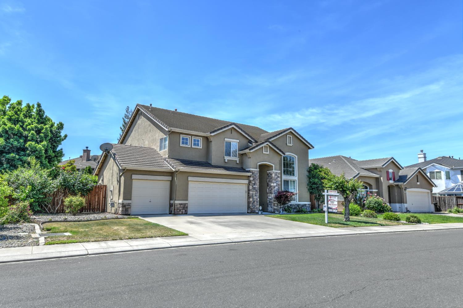 Detail Gallery Image 3 of 30 For 4208 Heritage Dr, Modesto,  CA 95356 - 4 Beds | 3 Baths
