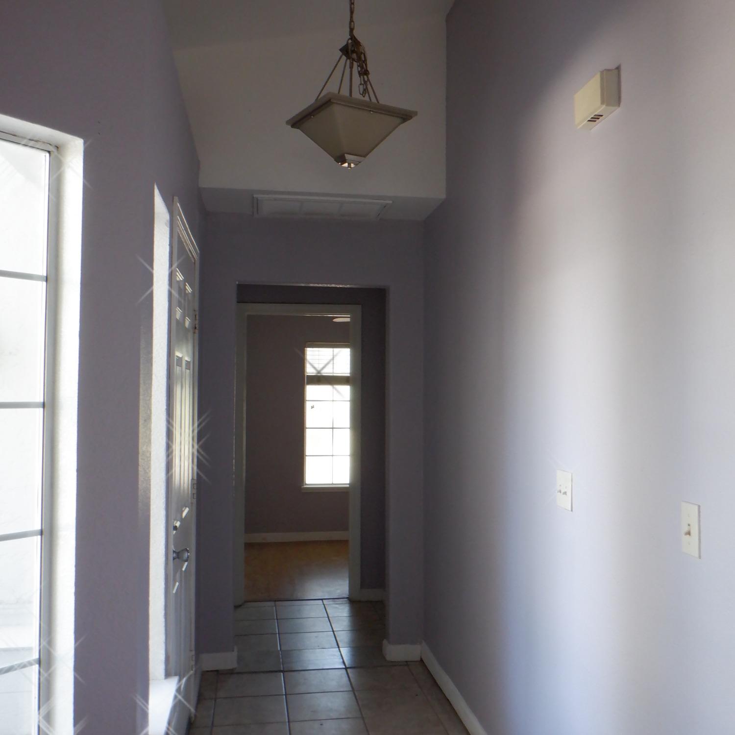 Detail Gallery Image 4 of 19 For 8425 Vintage Park Dr., Sacramento,  CA 95828 - 3 Beds | 2 Baths