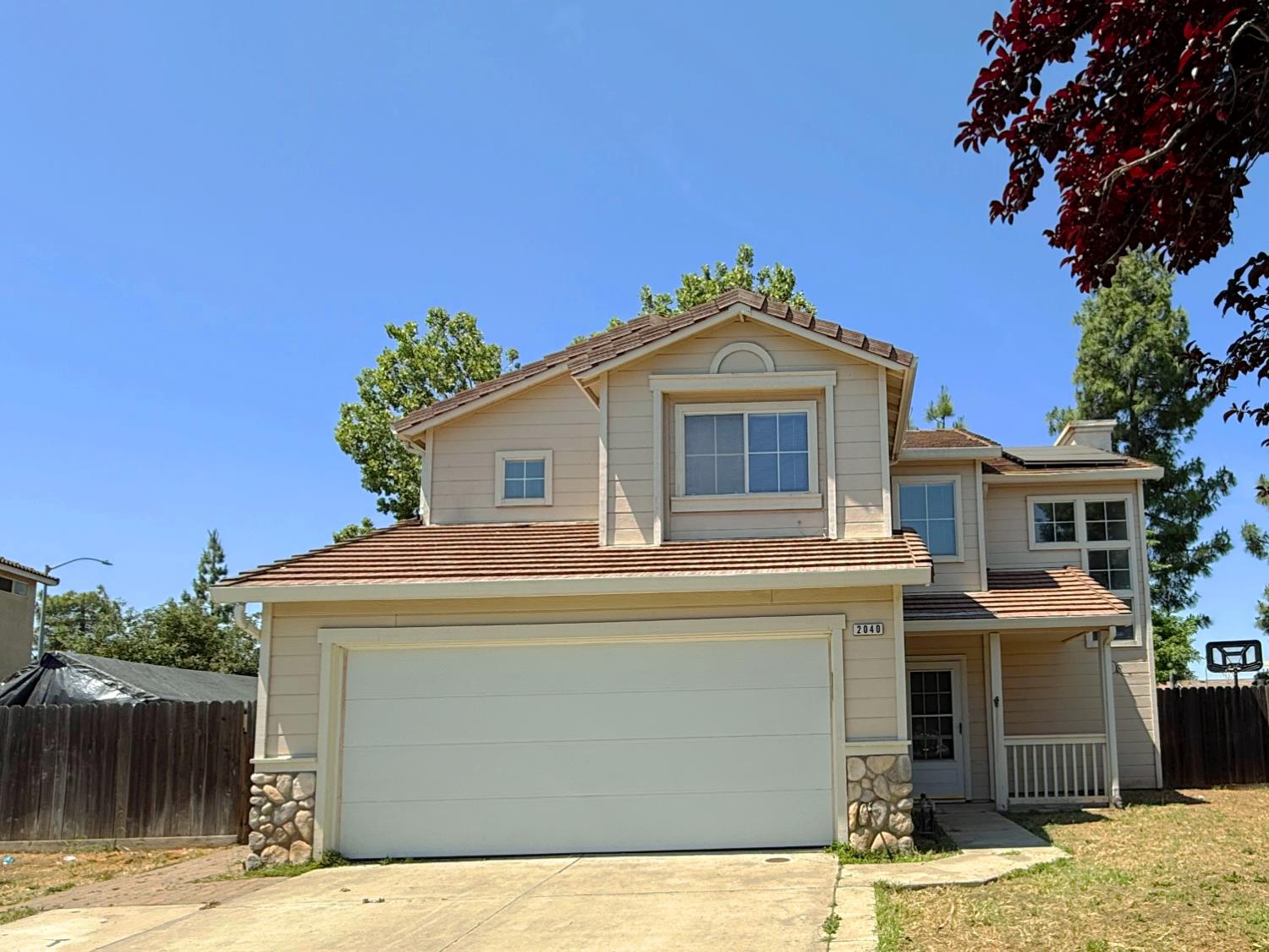 Detail Gallery Image 1 of 55 For 2040 Gordon Verner Cir, Stockton,  CA 95206 - 3 Beds | 2/1 Baths