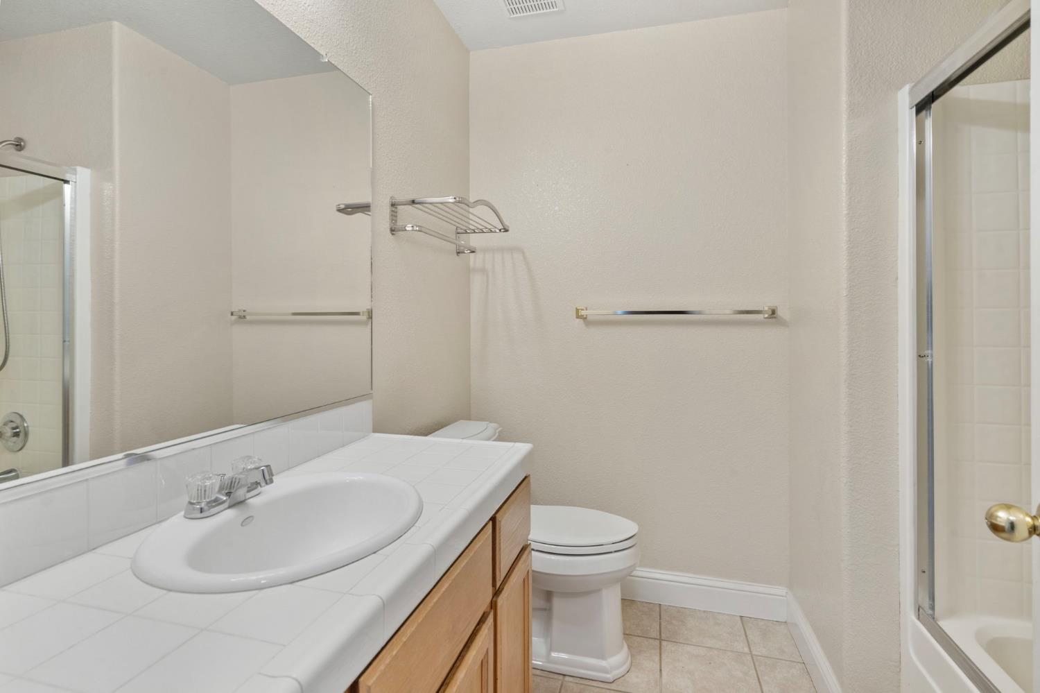 Detail Gallery Image 33 of 55 For 1925 Crystalwood Ln, Lodi,  CA 95242 - 3 Beds | 2 Baths
