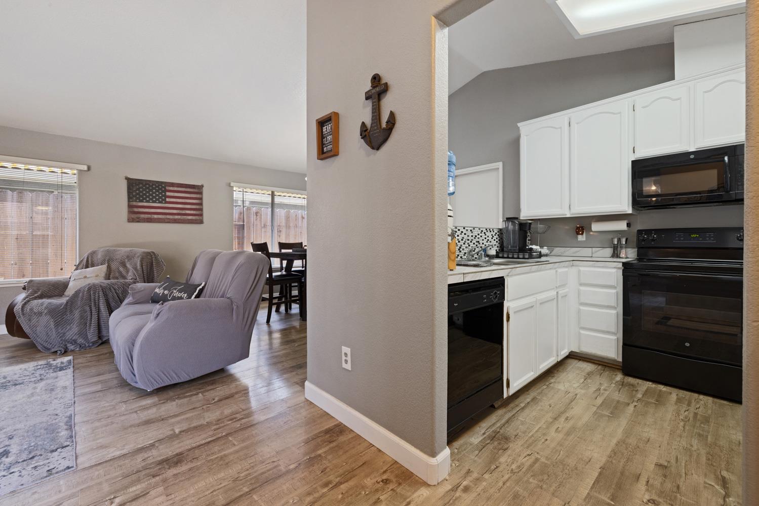 Detail Gallery Image 7 of 33 For 1112 La Mesa St, Escalon,  CA 95320 - 3 Beds | 2 Baths