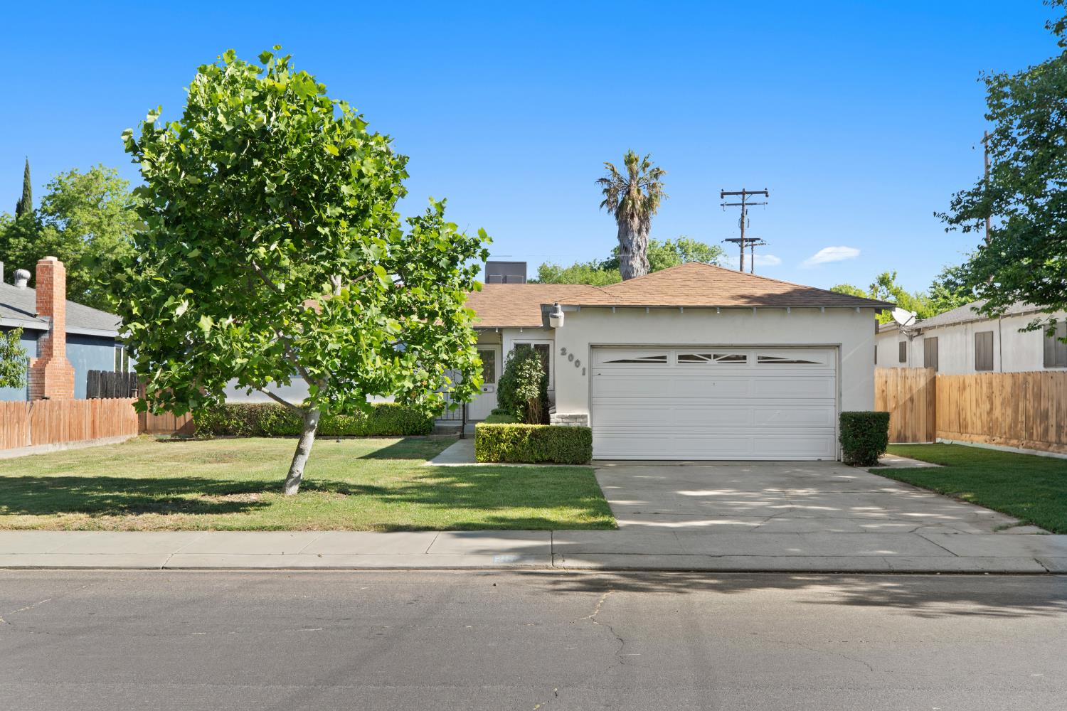 Detail Gallery Image 3 of 26 For 2001 Scott Ave, Modesto,  CA 95350 - 3 Beds | 2 Baths