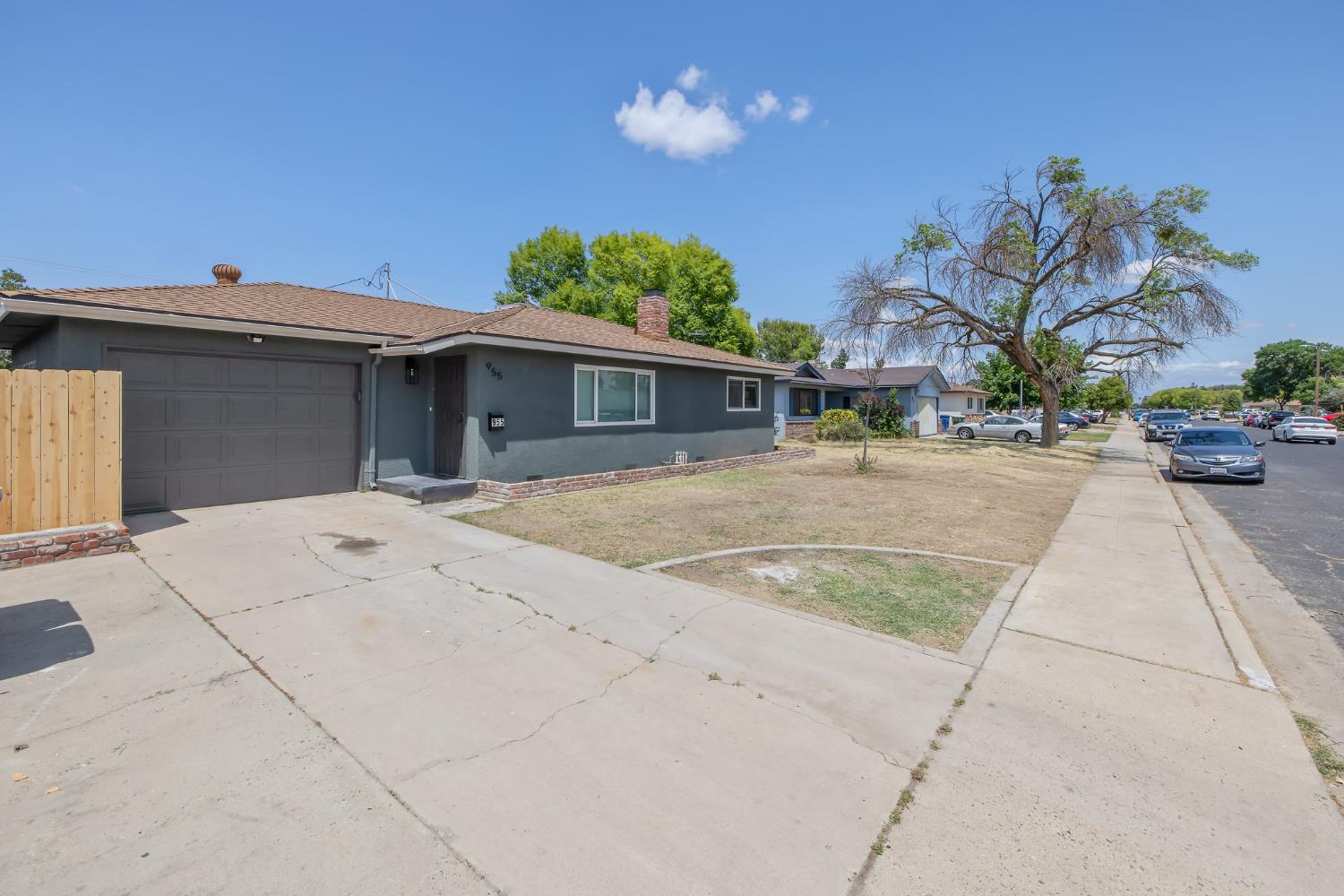 Detail Gallery Image 4 of 43 For 955 W San Gabriel Ave, Clovis,  CA 93612 - 2 Beds | 1 Baths