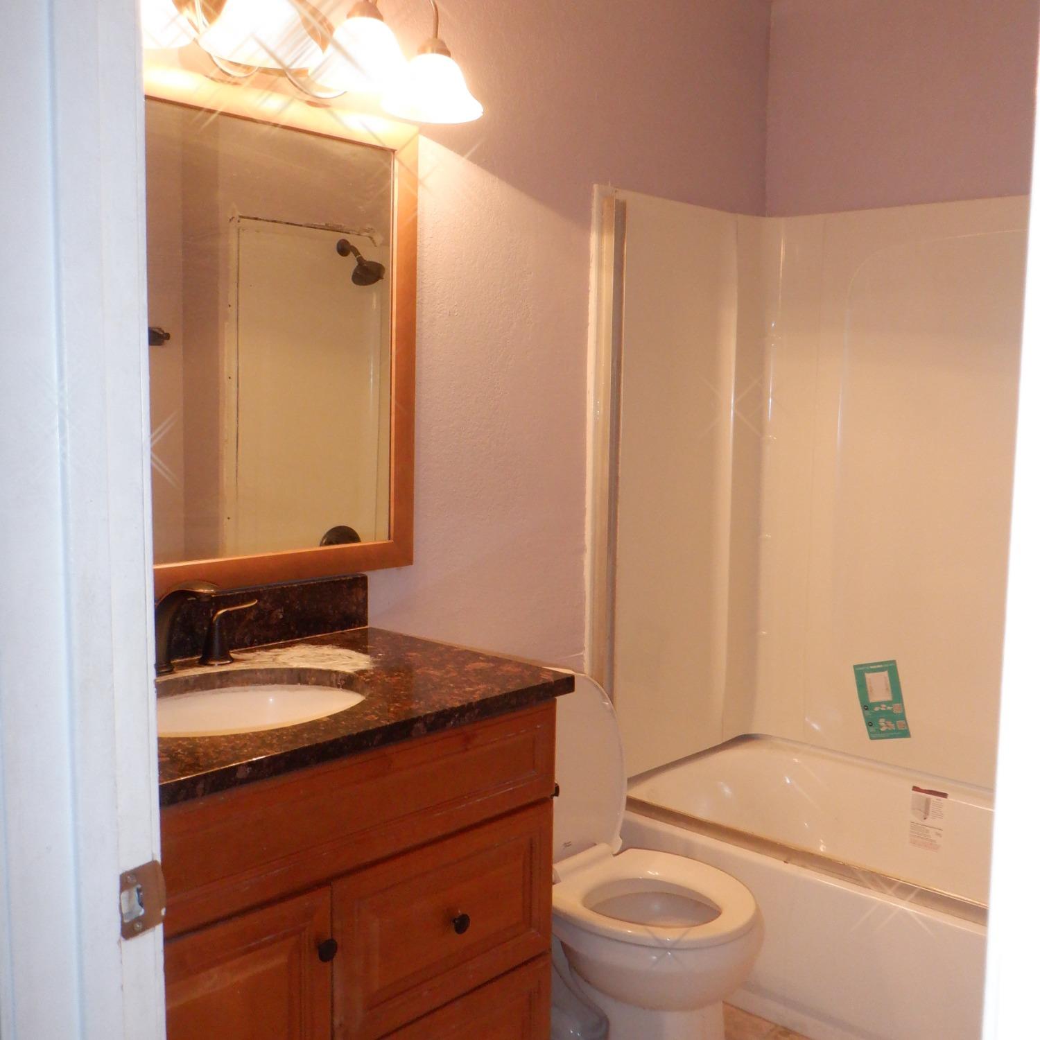 Detail Gallery Image 7 of 19 For 8425 Vintage Park Dr., Sacramento,  CA 95828 - 3 Beds | 2 Baths