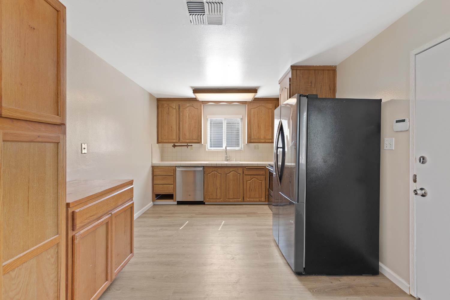 Detail Gallery Image 9 of 26 For 2001 Scott Ave, Modesto,  CA 95350 - 3 Beds | 2 Baths