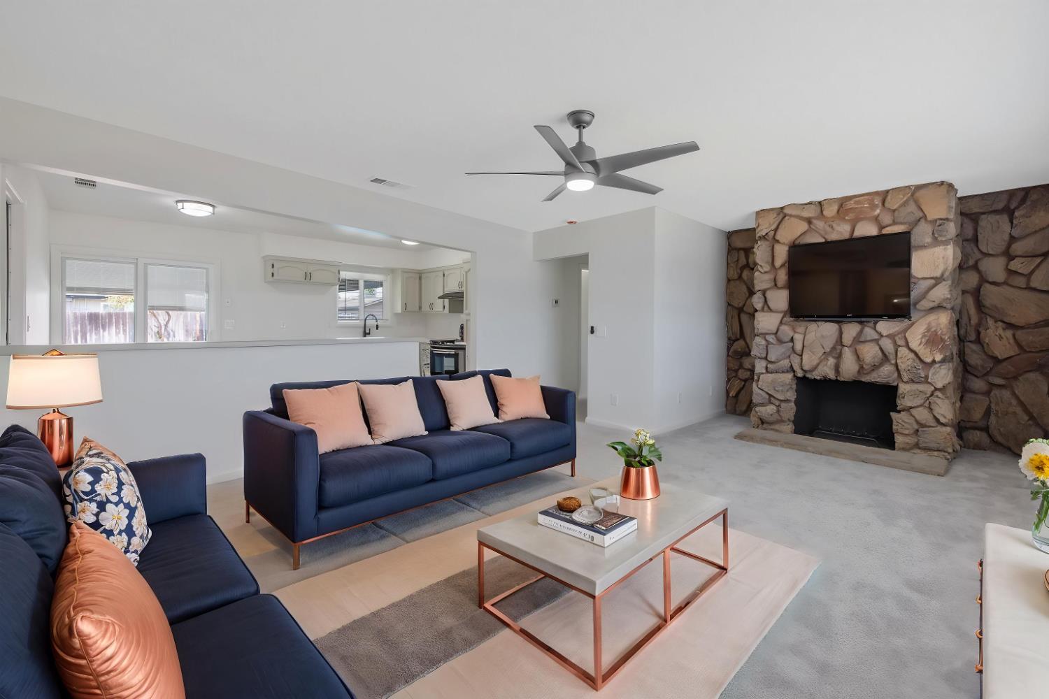 Detail Gallery Image 7 of 43 For 955 W San Gabriel Ave, Clovis,  CA 93612 - 2 Beds | 1 Baths