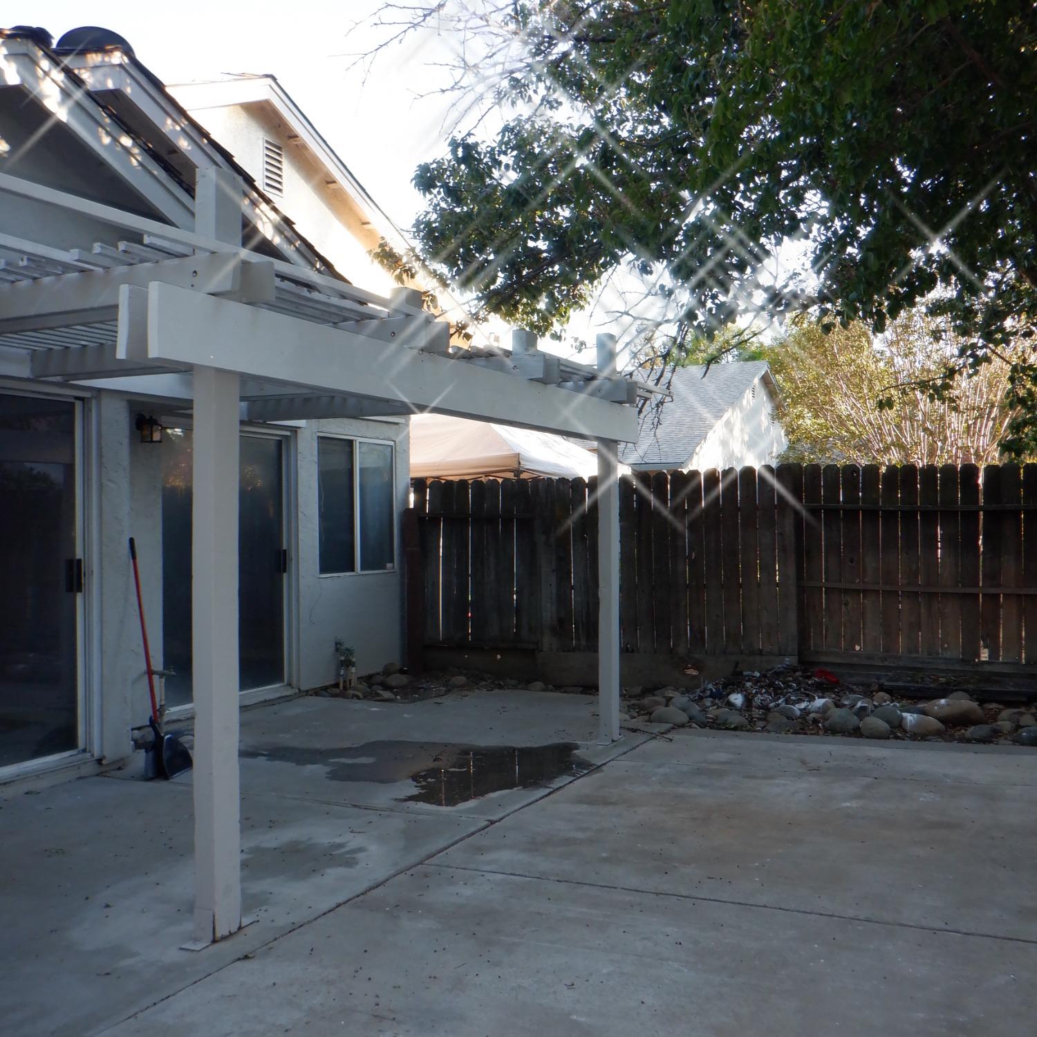 Detail Gallery Image 16 of 19 For 8425 Vintage Park Dr., Sacramento,  CA 95828 - 3 Beds | 2 Baths