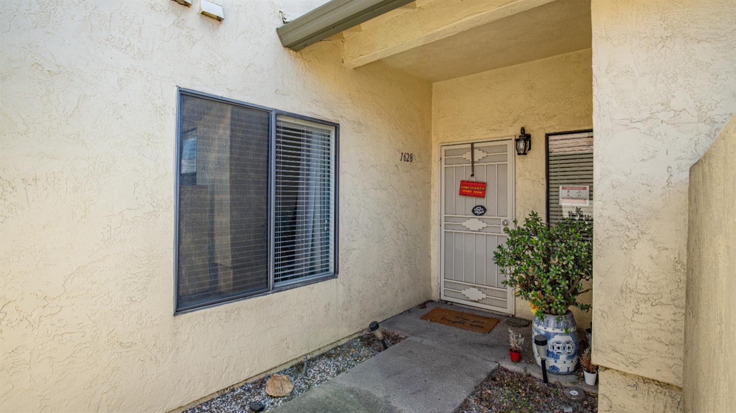 Detail Gallery Image 5 of 25 For 1628 Porter Way, Stockton,  CA 95207 - 2 Beds | 2 Baths