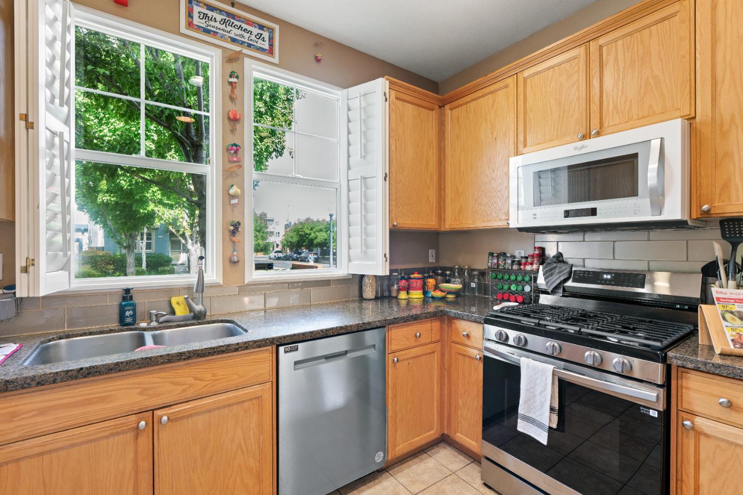 Detail Gallery Image 14 of 31 For 213 Washington Pl, West Sacramento,  CA 95605 - 3 Beds | 2/1 Baths